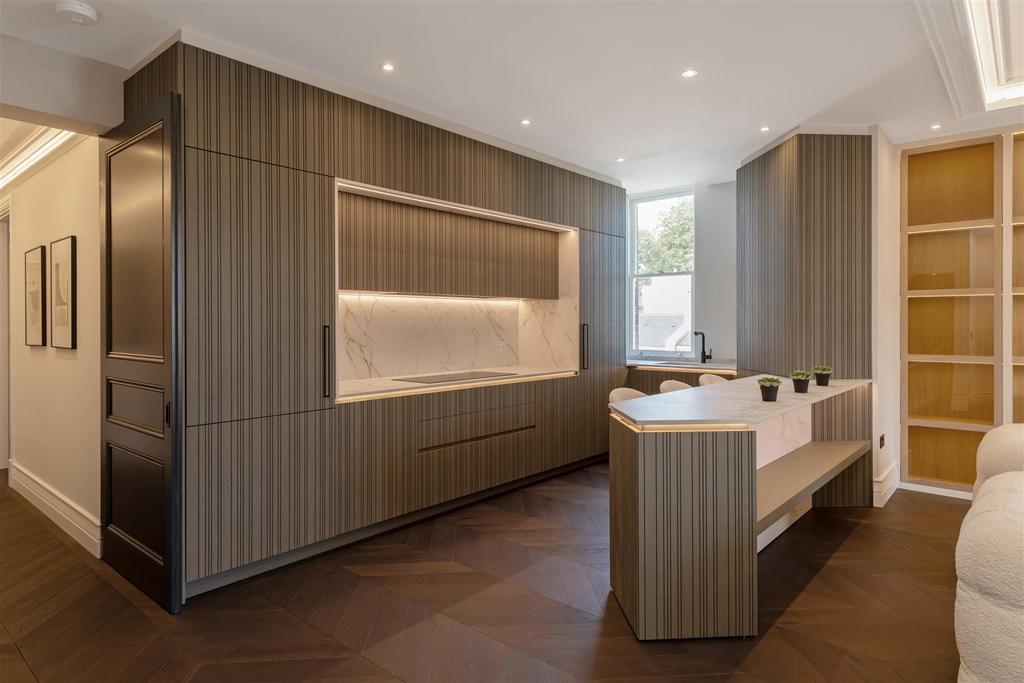 Flat 5, 73 Pont Street Hi-11.jpg