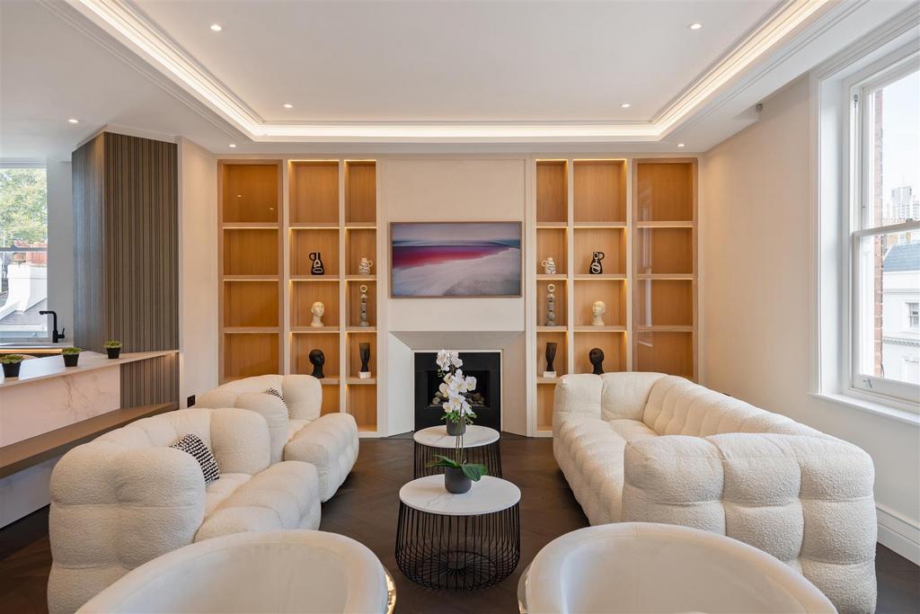 Flat 5, 73 Pont Street Hi-9.jpg