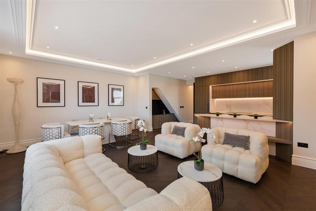 Flat 5, 73 Pont Street Hi-7.jpg