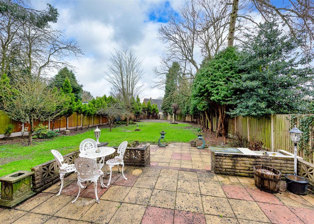 1 Mountwood Covert-garden1.jpg