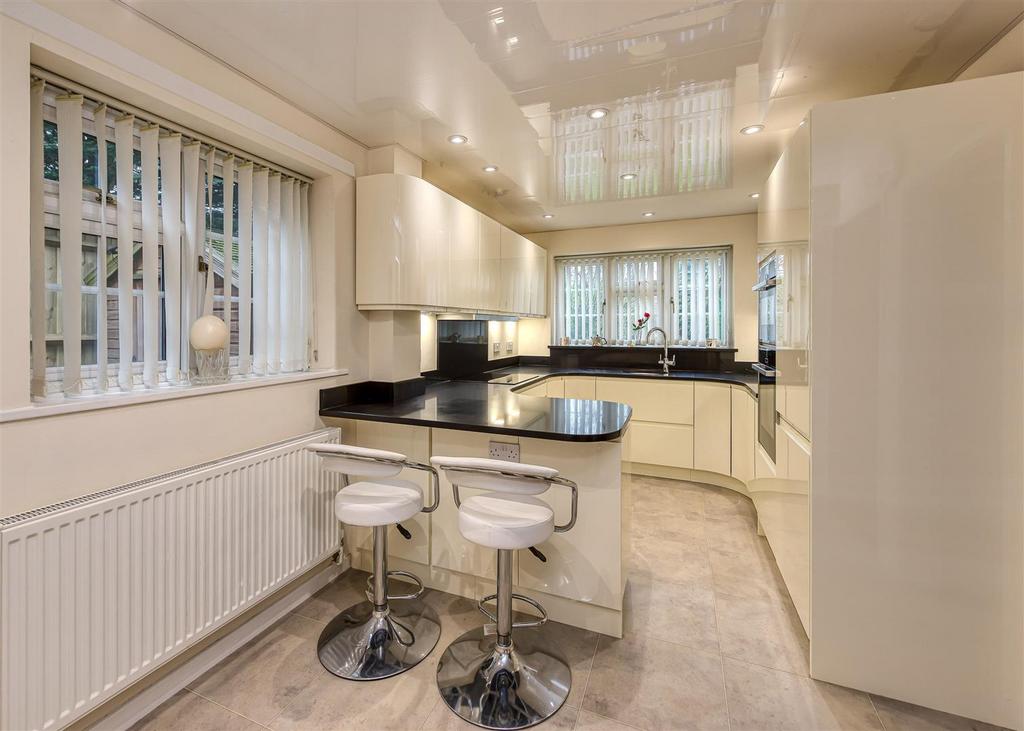 1 Mountwood Covert-kitchen.jpg