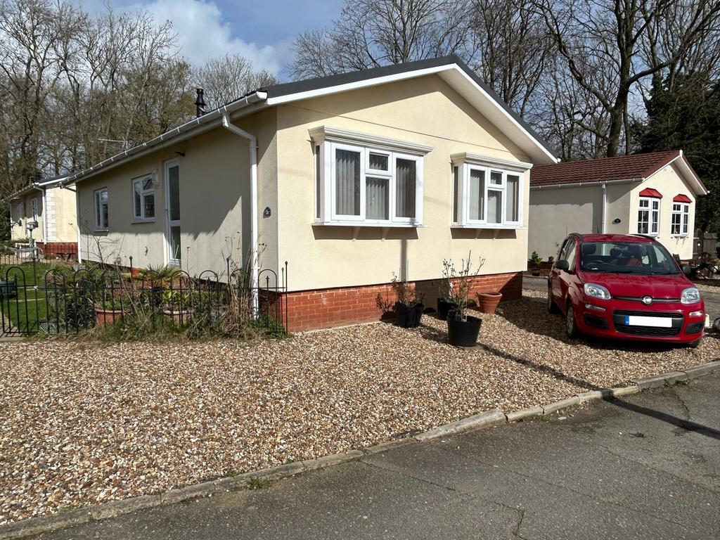 Chalk Hill Lane, Great Blakenham, Ipswich, IP6 2 bed park home for sale