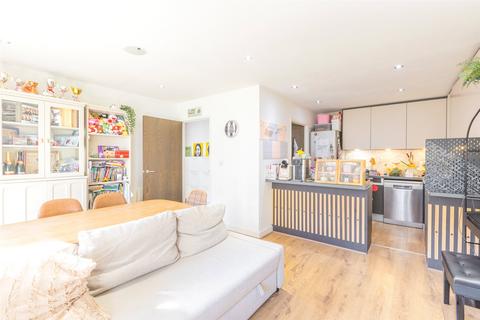 2 bedroom apartment for sale, East Drive, Beaufort Park, Colindale, NW9