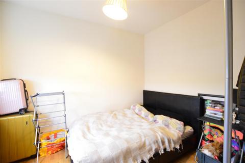 1 bedroom flat to rent - Ambassador House Farnburn Avenue Slough Berkshire