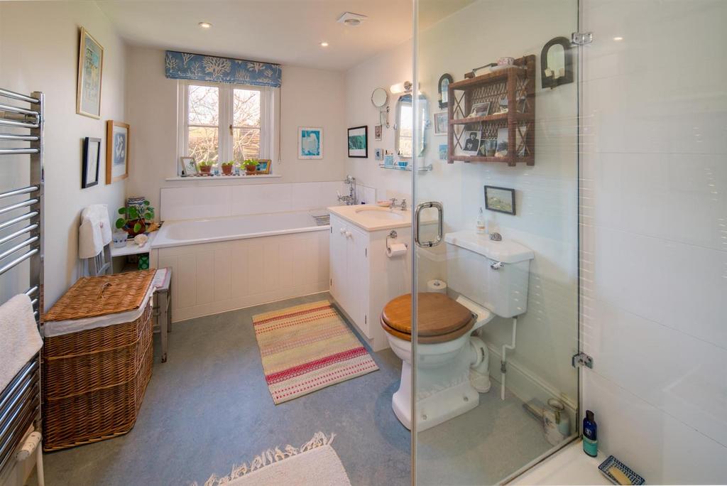 Bath/Shower Room