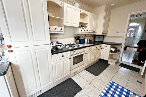3 bedroom end of terrace house for sale, Warneford Road, Cleethorpes, N.E. Lincs, DN35 7QL