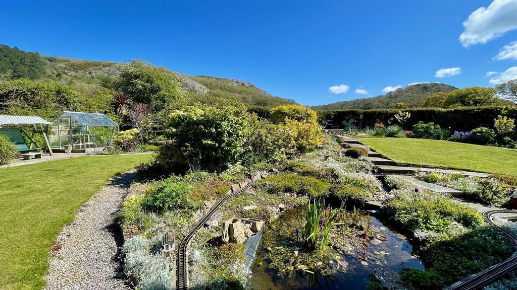 Queens Road, Llandudno 4 bed detached bungalow for sale £675,000