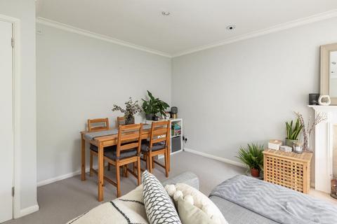 2 bedroom flat for sale, Gloucester Road, Bath BA1