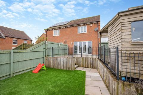 3 bedroom semi-detached house for sale - Hirst Close, Arnold