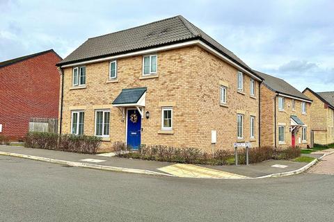 3 bedroom detached house for sale - Mayfly Road, Pineham Village, Northampton NN4