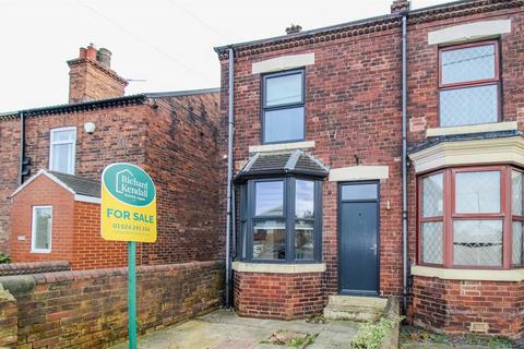 2 bedroom end of terrace house for sale, Denby Dale Road, Wakefield WF4