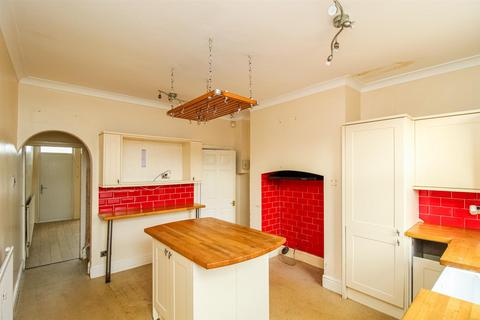 2 bedroom end of terrace house for sale, Denby Dale Road, Wakefield WF4