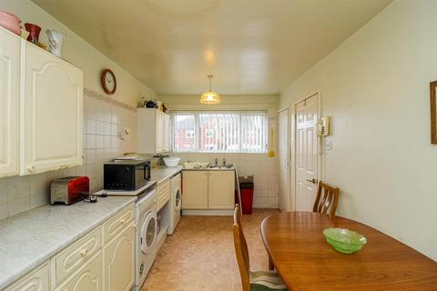15 Dacre Avenue, Wakefield, WF2 8AH