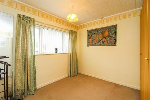 15 Dacre Avenue, Wakefield, WF2 8AH