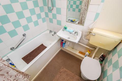 15 Dacre Avenue, Wakefield, WF2 8AH