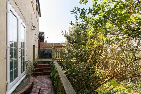 3 Beechgrove, Brighton, BN2 4TN