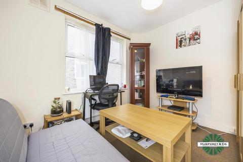 2 bedroom apartment for sale, Westward Road, London