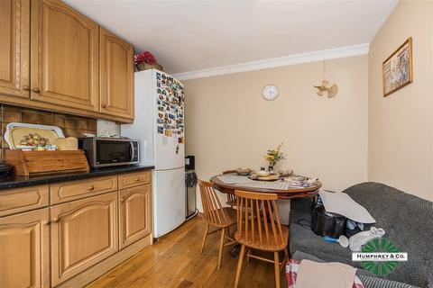 3 bedroom end of terrace house for sale, Manning Road, London