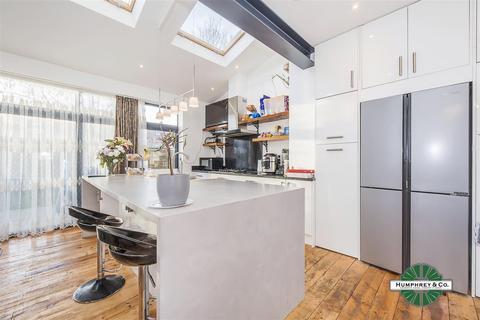 4 bedroom end of terrace house for sale - Fulbourne Road, London