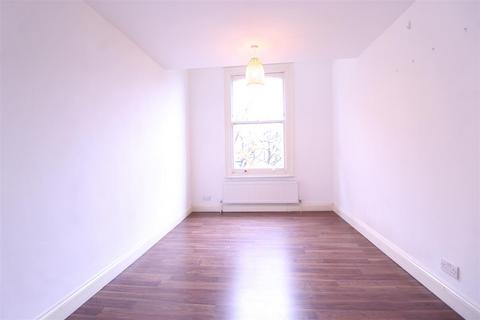 3 bedroom house to rent, Urswick Road, London