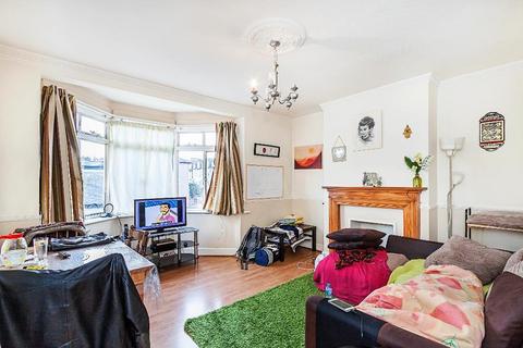 2 bedroom flat for sale - Brewster Road, London