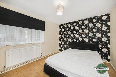 3 bedroom apartment for sale, Tristram Close, London