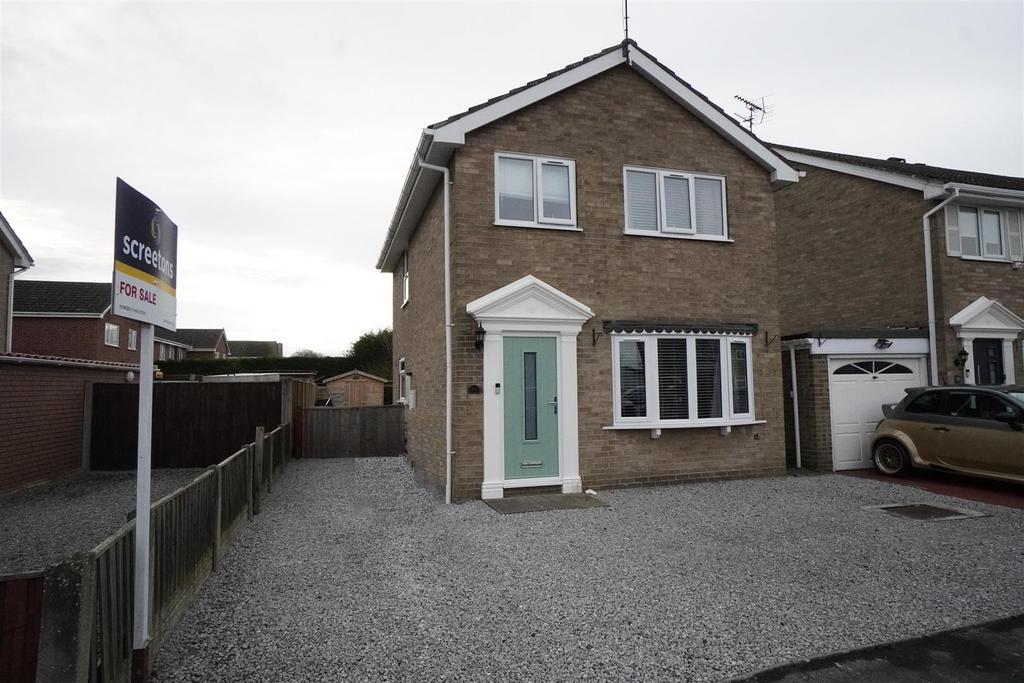Langrick Avenue, Howden, Goole 3 bed detached house for sale £235,000