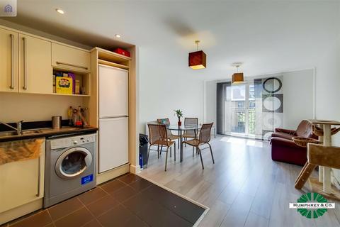 2 bedroom house to rent - Talwin Street, London