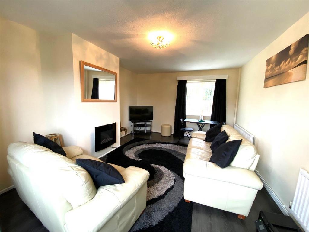 SITTING ROOM .jpg