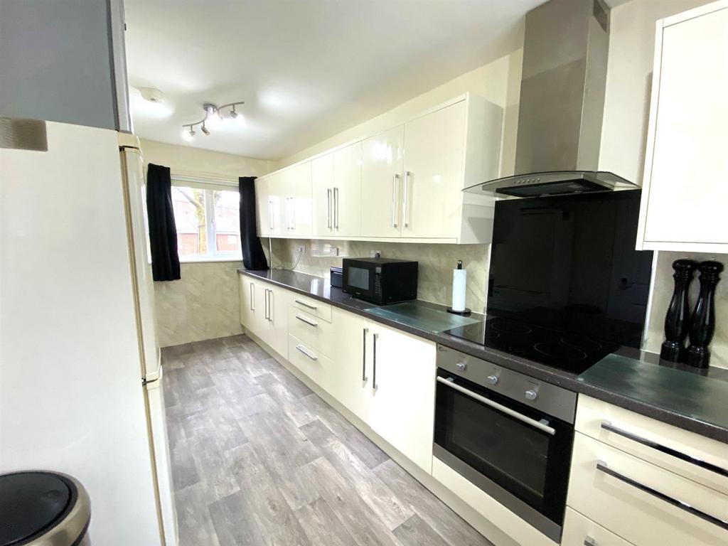 KITCHEN 1.jpg