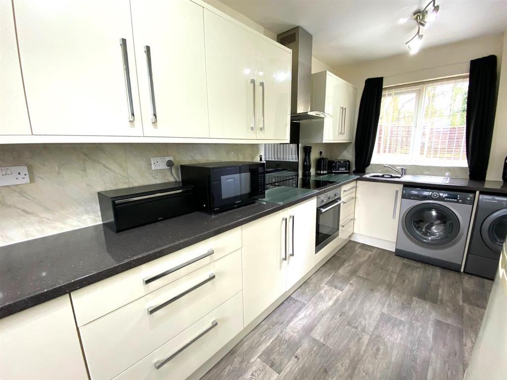 KITCHEN 2.jpg