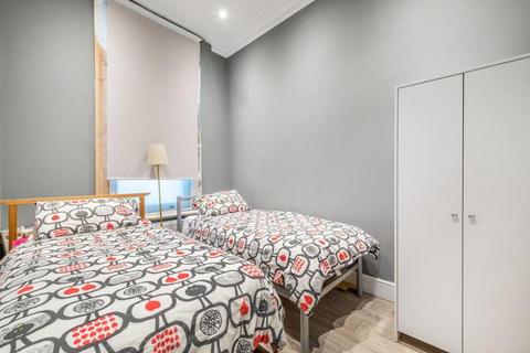 2 bedroom flat to rent, Elsham Road, London W14