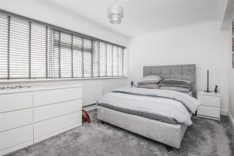 2 bedroom apartment for sale, Leonard Way, Brentwood