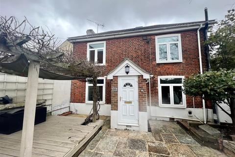 2 bedroom house to rent, Oxford Road, Southsea