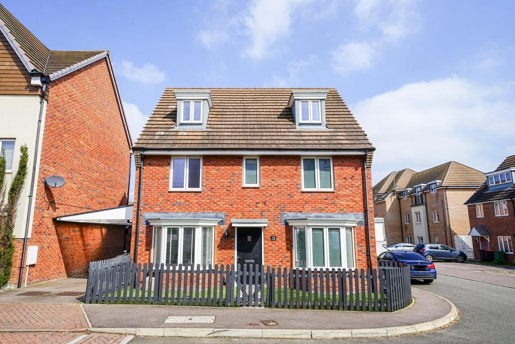 Fieldfare, Leighton Buzzard 5 bed detached house for sale £525,000