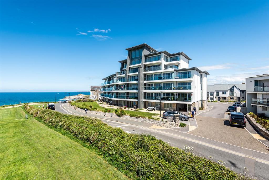 Lusty Glaze Road, Newquay TR7 2 bed apartment for sale £350,000