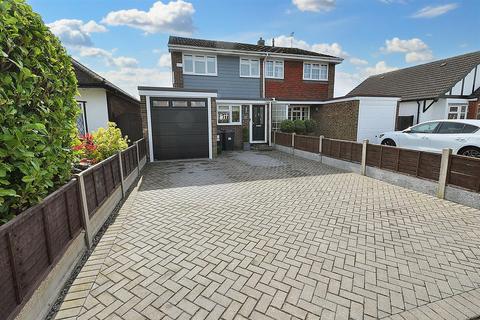 3 bedroom semi-detached house for sale - Elm Road, Canvey Island SS8