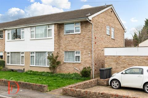 2 bedroom flat for sale, Valley Close, Loughton IG10
