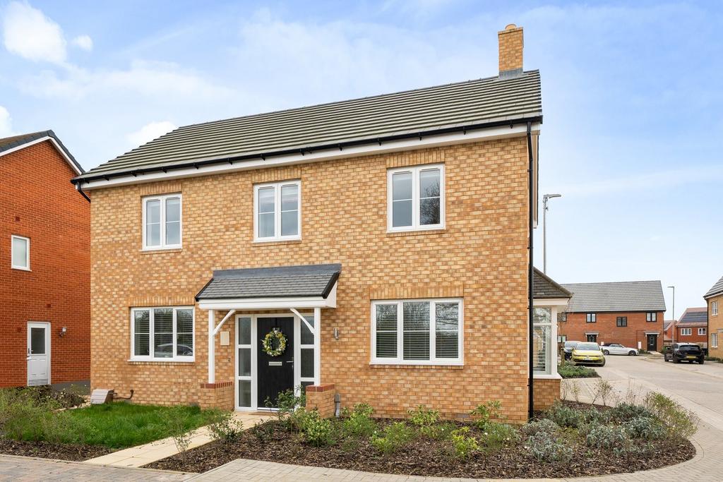 Augustus Meadow, Shefford, SG17 4 bed detached house for sale £550,000