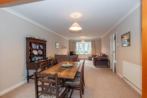 5 bedroom detached house for sale - Netherby Close, Tring