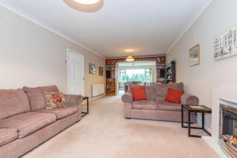 5 bedroom detached house for sale - Netherby Close, Tring