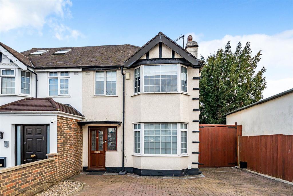 Warwick Avenue, Edgware 3 bed semidetached house £680,000