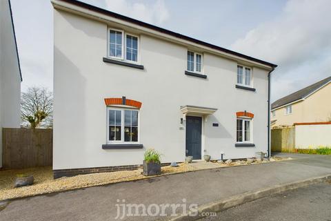 4 bedroom detached house for sale, Redstone Court, Narberth