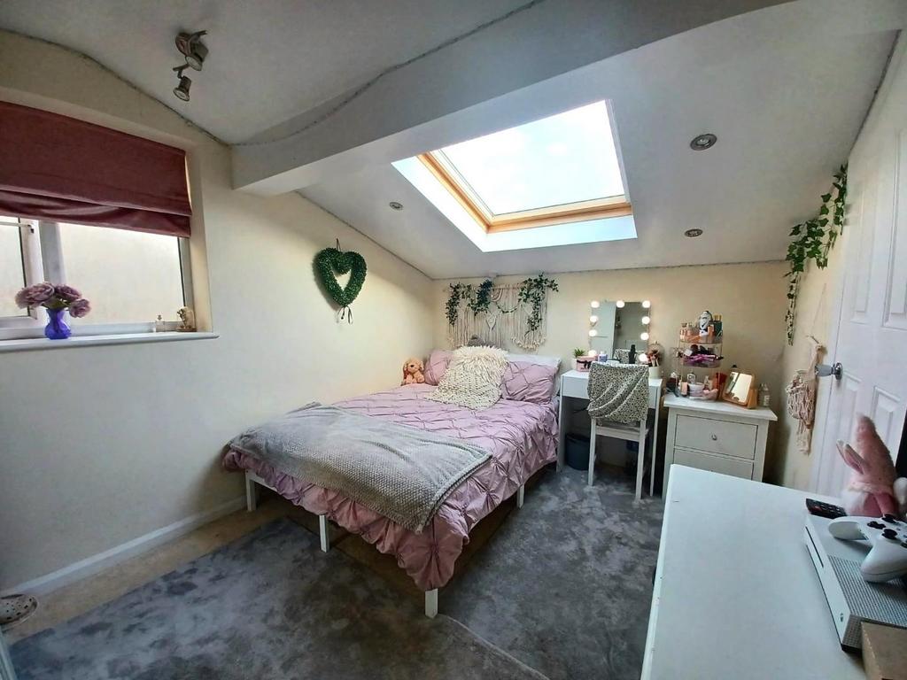 Bed 3.jpg