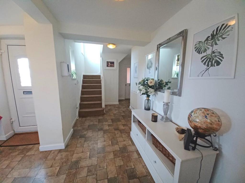 Hallway.jpg
