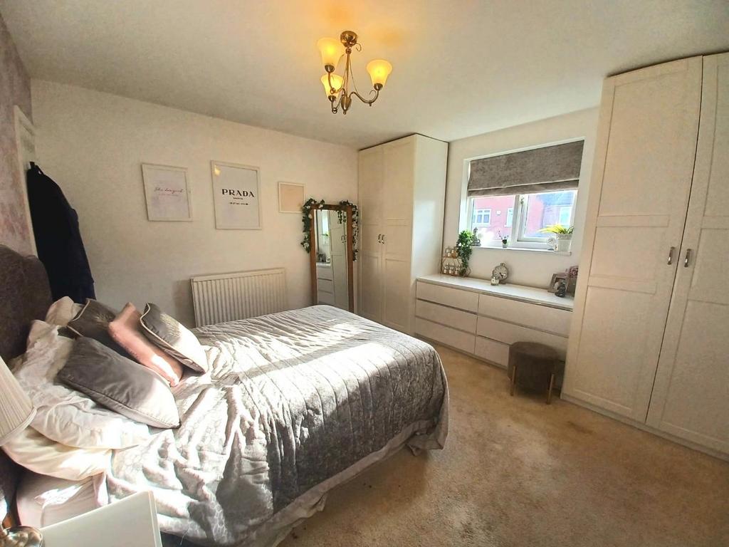 Bed 2.jpg