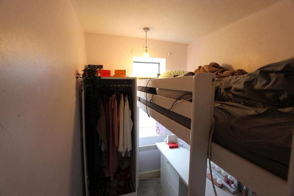 6. Bedroom 3 (1).JPG
