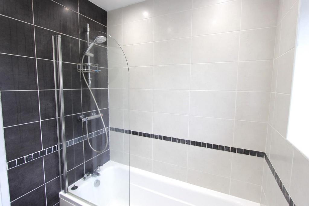 5. Bathroom (1).JPG