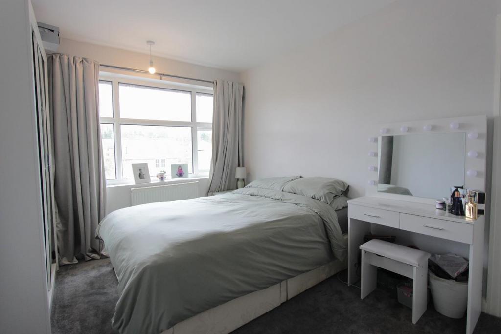 3. bedroom 1 (1).JPG