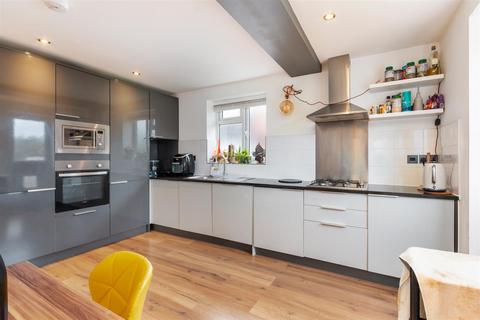 2 bedroom flat for sale, Perth Close, Raynes Park SW20